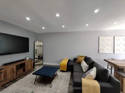 302 Demaine Crescent, Richmond Hill, On L4c 2w5