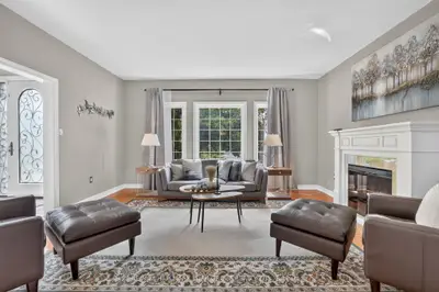 669 Kingsmere Avenue, Newmarket, On L3x 1l5