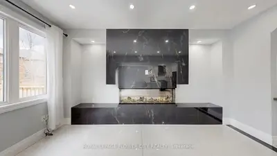 642 Sweetwater Crescent, Newmarket, On L3x 0h5