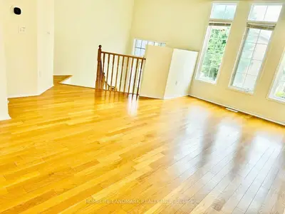 19 Fairlawn Avenue, Markham, On L6c 2e7