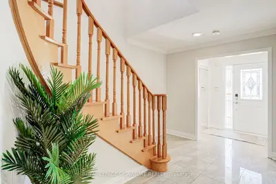 5 Longhouse Street, Vaughan, On L4l 4z3