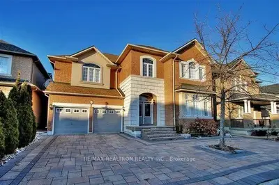 22 St Urbain Drive, Vaughan, On L4h 2x4