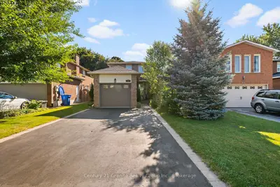 25 Greenwood Road, Whitchurch-stouffville, On L4a 5e8