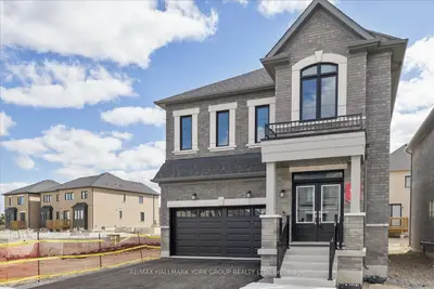 278 Walter English Drive, East Gwillimbury, On L9n 0z4