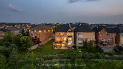 130 Santa Amato Crescent, Vaughan, On L4j 0g1