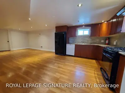 11 Patrick Drive, Aurora, On L4g 2a6