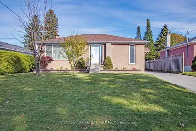 11 Patrick Drive, Aurora, On L4g 2a6