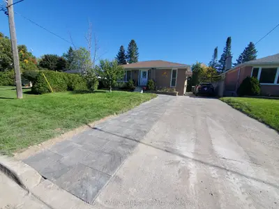 11 Patrick Drive, Aurora, On L4g 2a6