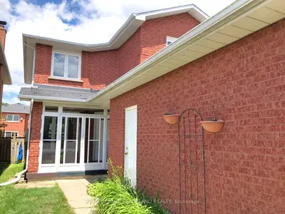 375 Pickering Crescent, Newmarket, On L3y 8g8