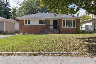 110 Evahill Crescent, Richmond Hill, On L4c 4s7