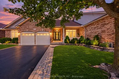 402 Morley Cook Crescent, Newmarket, On L3x 2m3