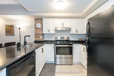 35 Hunt Avenue 401, Richmond Hill, On L4c 4h1