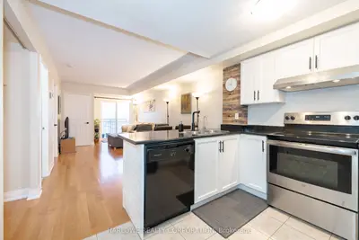 35 Hunt Avenue 401, Richmond Hill, On L4c 4h1