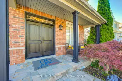 16 Forest Manor Place, Markham, On L6e 1e7