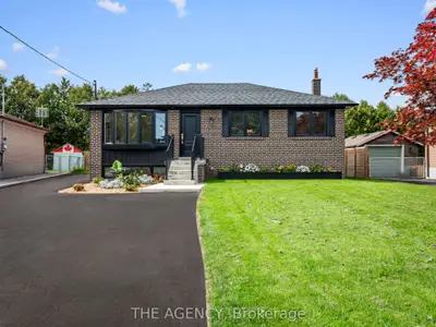 26 Webster Drive, Aurora, On L4g 2a5