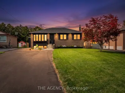 26 Webster Drive, Aurora, On L4g 2a5