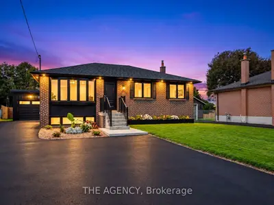 26 Webster Drive, Aurora, On L4g 2a5