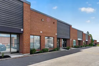 1131 Gorham Street 6-7, Newmarket, On L3y 8x9