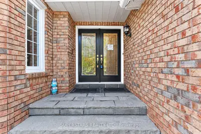 109 Heathwood Heights Drive, Aurora, On L4g 4w4
