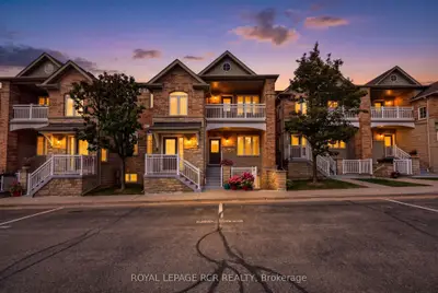 520 Silken Laumann Drive 11, Newmarket, On L3x 2s7