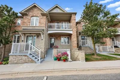 520 Silken Laumann Drive 11, Newmarket, On L3x 2s7