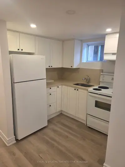 37 Newbury Drive Basement, Newmarket, On L3y 4p9
