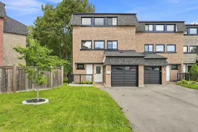 32 Henderson Drive, Aurora, On L4g 3l2