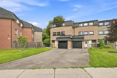 32 Henderson Drive, Aurora, On L4g 3l2
