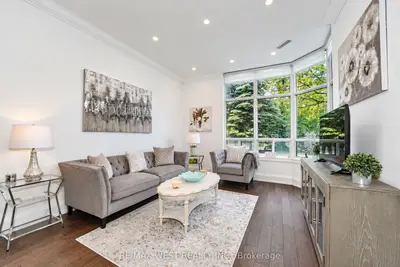 1 Emerald Lane 105, Vaughan, On L4j 8n2