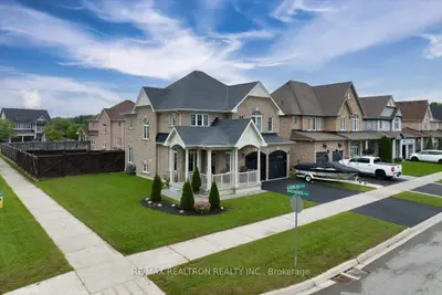 2 Bamburg Street, Georgina, On L0e 1r0