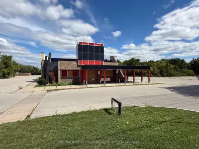 17215 Yonge Street, Newmarket, On L3y 5l8