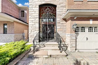 20 Shalom Aleichem Court, Vaughan, On L4j 0e5