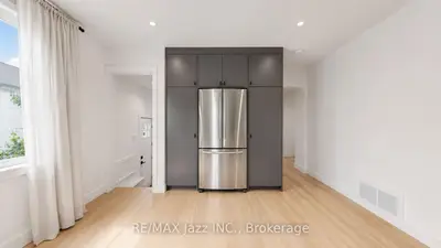 388 Eagle Street, Newmarket, On L3y 1k4