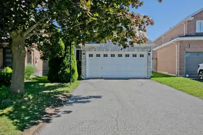22 Taos Court, Richmond Hill, On L4c 0g5
