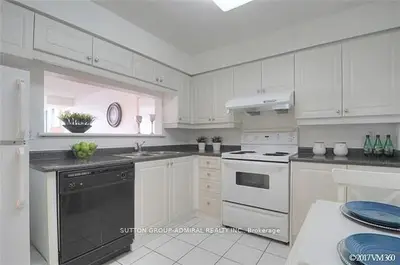 11 Townsgate Drive 1002, Vaughan, On L4j 8g4