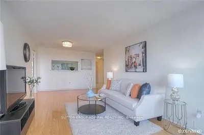 11 Townsgate Drive 1002, Vaughan, On L4j 8g4
