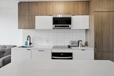 8888 Yonge Street 219, Richmond Hill, On L4c 6z1