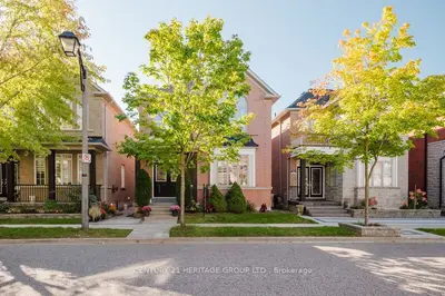 17 Wildmoor Street, Markham, On L6b 0p1