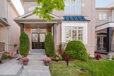 17 Wildmoor Street, Markham, On L6b 0p1