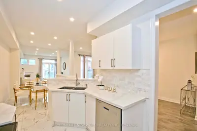 16 Venture Avenue, Richmond Hill, On L4s 2p2