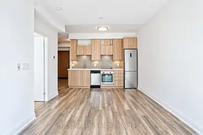 28 Uptown Drive 301, Markham, On L3r 5m8