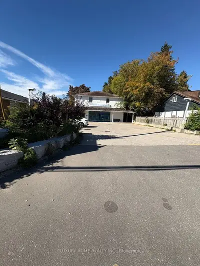 186 KING Road, Richmond Hill, ON L4E 2W1