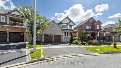 19 Waldron Crescent, Richmond Hill, On L4e 4a3