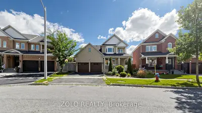 19 Waldron Crescent, Richmond Hill, On L4e 4a3