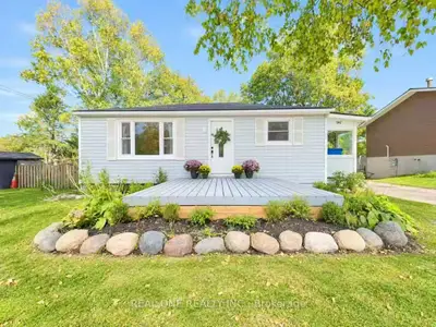 24 Main Street, East Gwillimbury, On L0g 1m0