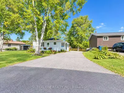 24 Main Street, East Gwillimbury, On L0g 1m0