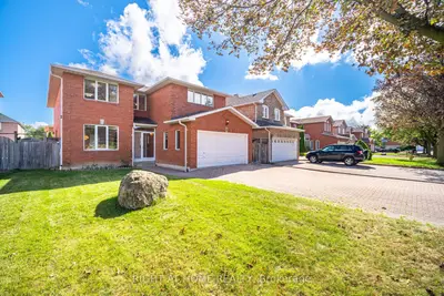 11 Lynda Mcneil Place, Markham, On L3s 3e4