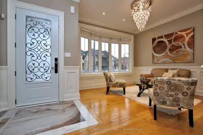 30 Valmont Avenue, Richmond Hill, On L4e 0p8