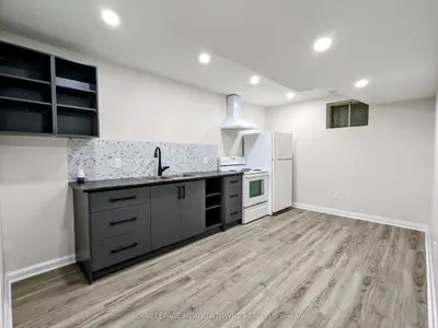 737 Botany Hill Crescent B, Newmarket, On L3y 3a7