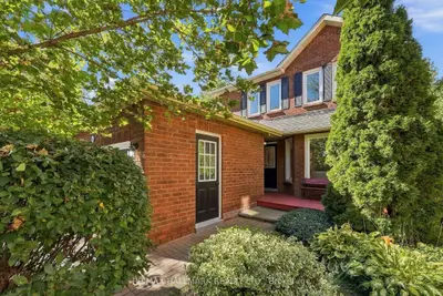 89 Crawford Rose Drive, Aurora, On L4g 4r5